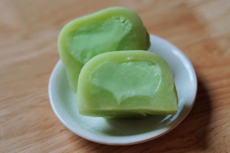 Melona Mochi - Melon Ice Cream-Filled Mochi Ice Cream Mochi, Cream Mochi, 2 Ingredient Ice Cream, Japanese Mochi, Mochi Ice, Mochi Recipe, Mochi Ice Cream, Fried Ice Cream, Asian Inspired Dishes