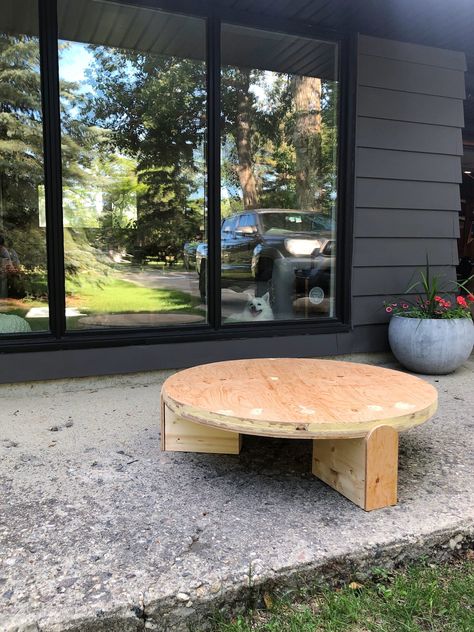 Outdoor Table Ideas, Plaster Coffee Table, Plaster Table, Cement Table, Wow Wow Wow, Table Making, Sitting Outside, Concrete Coffee Table, Diy Plaster