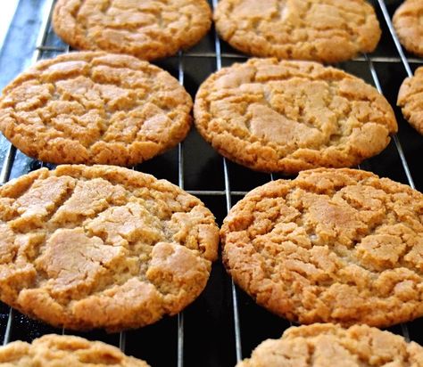 Cornish Fairings – The BEST Ginger Biscuits Ginger Biscuits Recipe Uk, British Ginger Biscuits, Ginger Buiscits Recipes, Ginger Biscuits Recipe Simple, Stem Ginger, Biscuit Recipes Uk, Christmas Biscuits Recipe, Almond Macaroons, Chewy Chocolate Cookies