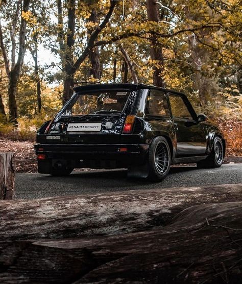 Renault 5 Turbo 🖤🏁 • • #Renault5Turbo 🚗 #RallyLegend 🏁 #HotHatchHero 🔥 #TurboPower 💨 #ClassicCar ❤️ #80sIcon 🌟 #FrenchEngineering 🇫🇷 #RetroRide 🕰️ #CarEnthusiast 🚘 #autoworld 🌎 Renault 5 Gt Turbo, Renault 5 Turbo, Renault Sport, Good Looking Cars, Hot Hatch, Cars Luxury, Tuner Cars, Rally Car, Mini Cars