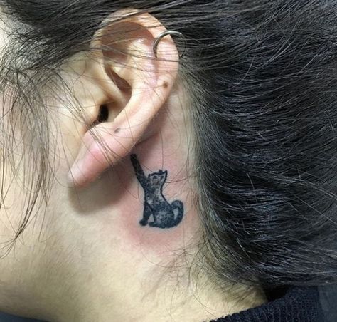 Black Cat Tattoo Designs, July Tattoos, Tattoo Ideas Female Finger, Black Sheep Tattoo, Savage Cat, Black Cat Tattoo, Snow Tattoo, Tattoo Leggings, Shamrock Tattoos