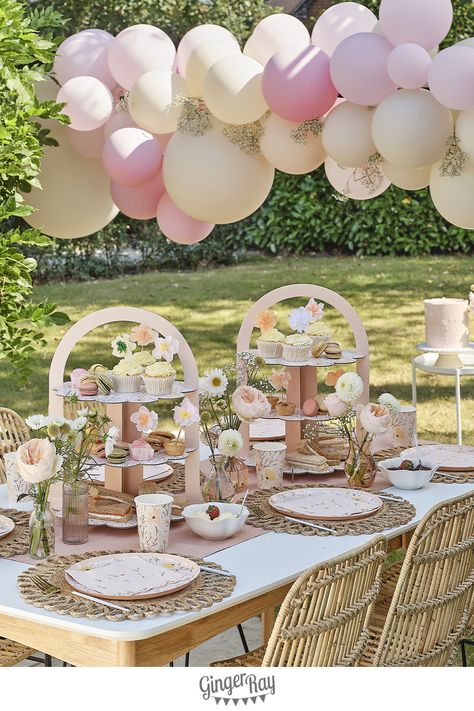 The floral collection is perfect for those outdoor summer occasions Hen Party Balloons, Christening Balloons, Décoration Baby Shower, Floral Paper Plates, Baby Shower Balloon Decorations, 1st Birthday Balloons, Flower Cake Toppers, Happy Birthday Bunting, Ginger Ray