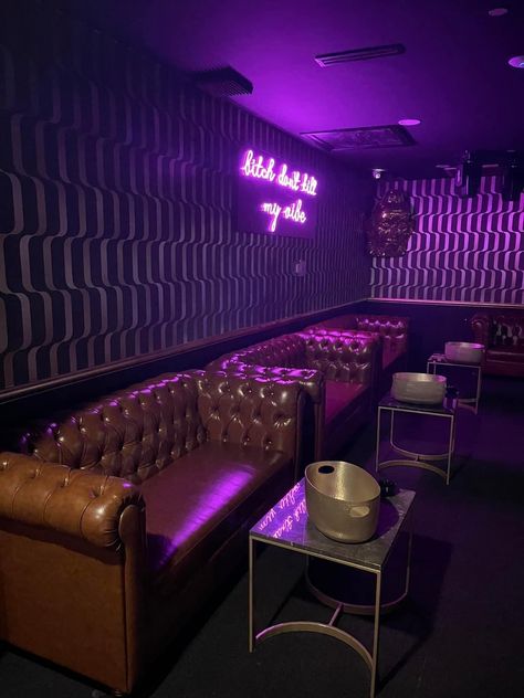 Club Furniture Design, Night Club Design Interior, Club Ideas Nightclub, Vip Room Club, Strip Club Interior, Nightlife Aesthetic Club, Club Design Interior, Bar Lounge Room, Luxury Restaurant Interior