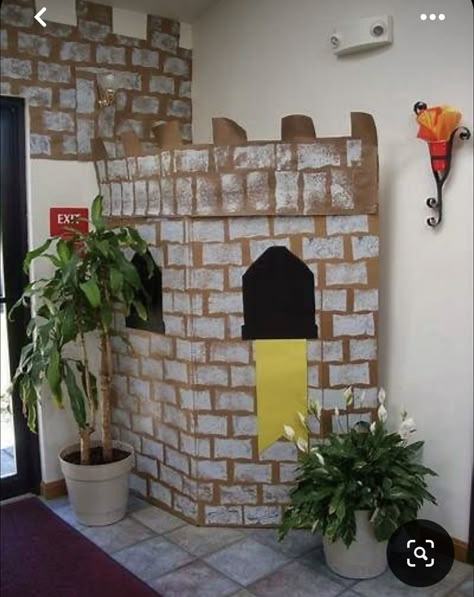 Castle Sunday School Room, Medieval Bulletin Board Ideas, Medieval Prom Theme, Medieval Vbs Decorations, Vbs Castle Theme Decorating Ideas, Castle Vbs Decorations, Castle Out Of Cardboard Boxes, Castle Theme Classroom, Mighty Fortress Vbs