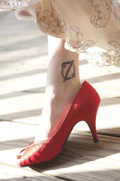 I absolutely ADORE the Wizard of Oz and have been trying to come up with a tattoo idea surrounding it. This might just be it! Maybe even the same placement. LOVE LOVE LOVE. Tattoos From Books, Literary Tattoo, Oz Tattoo, Poetry Music, Books Poetry, Literary Tattoos, Tattoo Blog, Wizard Of Oz, Tattoo On