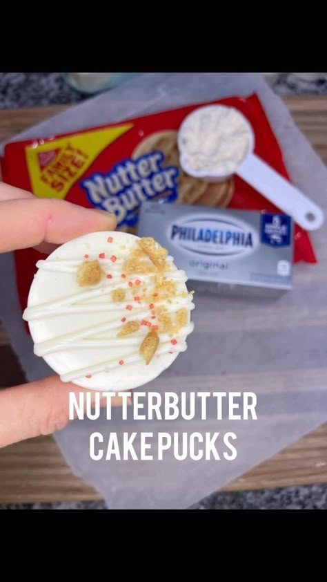 Not your normal cookie ball- these have a little extra crunch and a perfect chocolate coating! #cakepucks #bentycakes #nutterbutter… | Instagram Cake Pucks, Mini Loaf Cakes, Chocolate Covered Desserts, Oreo Treats, Oreo Cookie Balls, Cookie Table, Cookie Ball, Cake Bites, Cupcake Flavors