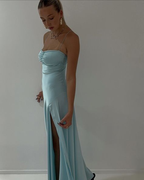 Prom Dresses Tie Back, Simple Cute Prom Dresses, Prom Dresses Pastel Blue, Grad Dresses Blue, Light Teal Prom Dresses, Simple Formal Dress, Dresses With Split, Prom Goals, Lavender Prom Dresses