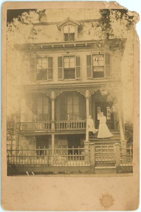 Wilde Westen, Victorian Photos, Victorian Architecture, House Exteriors, Victorian House, Antique Photos, Abandoned Houses, Vintage Pictures, Vintage Photographs