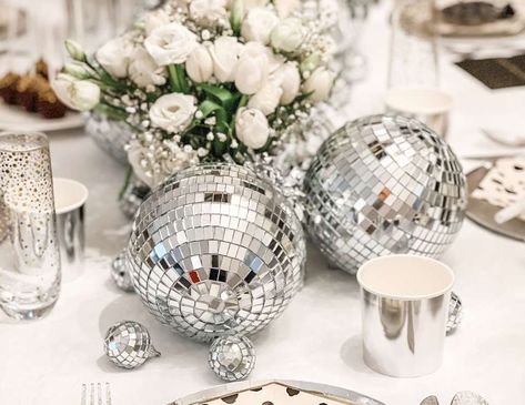 Salut 2022 Mirror Ball Table Decor, Centerpiece With Disco Ball, Disco Ball Centerpiece Ideas, Disco Ball Centerpieces, Wolf Christmas, 21 Dinner, 60th Anniversary Parties, Disco Birthday, Round Table Decor