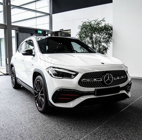 Mercedes Gla 250 Interiors, White Mercedes Benz Suv, White Suv Luxury, White Mercedes Benz Aesthetic, Gla 250 Mercedes Benz, Grey Mercedes Benz, Suv Aesthetic, White Mercedes Benz, Mercedes Gla 250