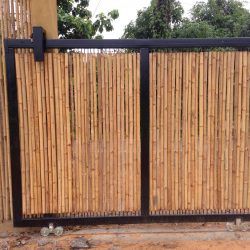 Bamboo Gate, Modern Gates, Earth Architecture, Coffee House Design, Bamboo Building, Bamboo House Design, Modern Gate, Modern Fence Design, Bamboo Structure