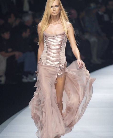 Versace 2003 Dress, Vintage Versace Dress 90s, Archive Versace, Versace 2003, Vintage Versace Dress, Runway Moments, Corset Dresses, Versace Runway, 90s Runway Fashion