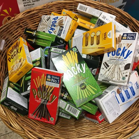 #pocky #japan #aesthetic #snack #food Pocky Aesthetic, Aesthetic Snack, Pocky Sticks, Food Japan, Japanese Sweet, Food Coma, Japan Aesthetic, Jacket Outfit, Japan Food