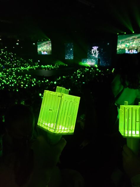 neobong nct dream concert Nct Dream Concert Aesthetic, Nct Concert Aesthetic, Nctzen Aesthetic Concert, Nct Dream Concert, Nct Concert, Aesthetic Pleasing, Manifesting Board, Kpop Lightsticks, Concert Aesthetic