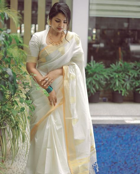 Kerala Saree Blouse, Onam Outfits, Kerala Saree Blouse Designs, New Saree Blouse Designs, Traditional Blouse Designs, Set Saree, Indian Saree Blouses Designs, Blouse Designs Indian, Silk Saree Blouse Designs