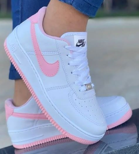 Girly Nike Shoes, Girly Sneakers, Cute Casual Shoes, Casual Shoes Women Sneakers, Nike Shoes Women Fashion, Pretty Sneakers, White Nike Shoes, Nike Fashion Shoes, Preppy Shoes