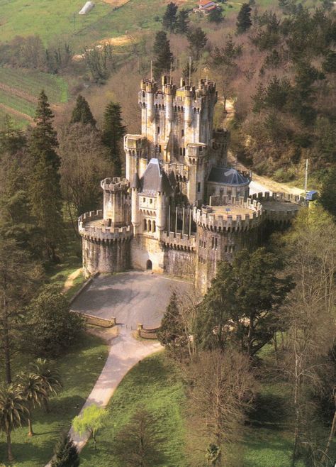 European Castles, Neuschwanstein Castle, Castle In The Sky, Chateau France, Castle House, Castle Ruins, Fantasy Castle, Fantasy Places, Beautiful Castles