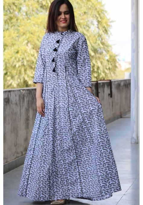 Black Patti Jali Maxi Floor Length Kurti, Summer Dresses Online, Frock Fashion, Long Kurti Designs, Cotton Kurti Designs, Salwar Kamiz, Kurta Designs Women, Indian Designer Outfits, Frock Design