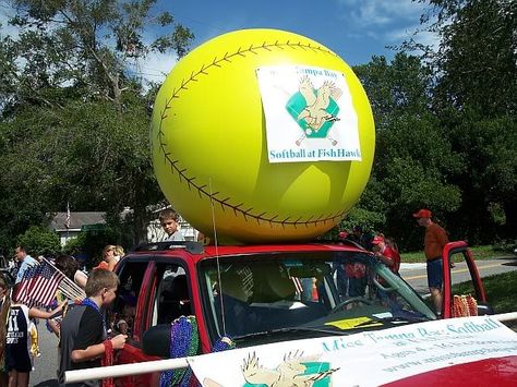 giant softball for parade float | All the softball girls got to hand out beads to the parade goers ... Parade Float Diy, Softball Christmas, Softball Girls, Homecoming Floats, Christmas Parade Floats, Homecoming Parade, Holiday Parades, 4th Of July Parade, Little League Baseball