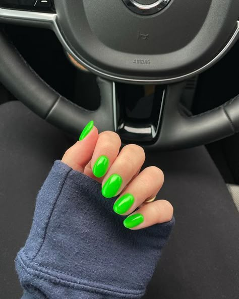 Green Dipped Nails, Green Nails Bright, Kelly Green Nails, Bright Green Nails, Lime Green Nails, Neon Green Nails, Western Nails, Mani Ideas, Green Acrylic Nails