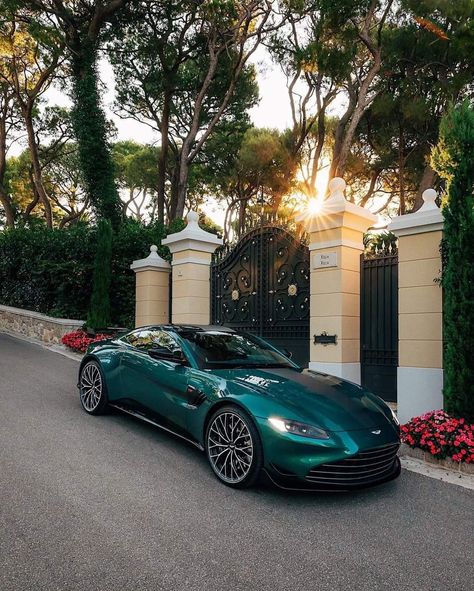 Convertible Aston Martin, Aston Martin Aesthetic, Aston Martin Concept, Aston Martin Wallpaper, Aston Martin Convertible, Aston Martin Suv, Aston Martin Cygnet, Martin Aesthetic, F1 Aston Martin