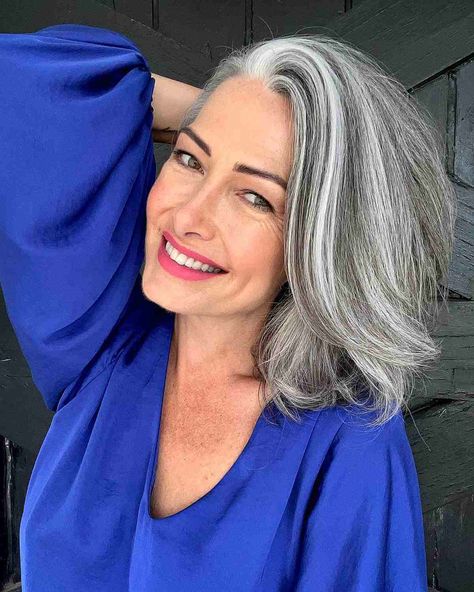 80+ Youthful Hairstyles & Haircuts for Women Over 50 Silver Hair Dye, Grey Bob Hairstyles, Haircut Women, Beautiful Gray Hair, Top Knot Hairstyles, Shoulder Hair, Hot Hair Styles, Bob Haircuts For Women, Hair Shades