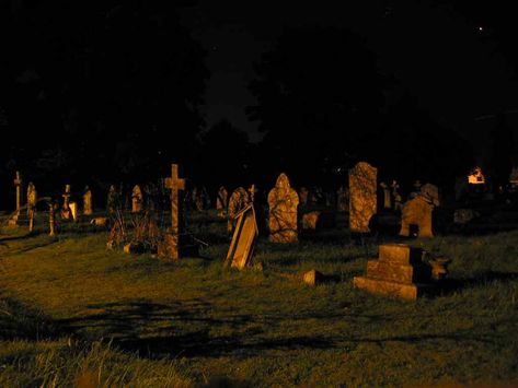 GRaveyard at night Cemetery At Night, Ghost Paranormal, Nature Witch, Graveyard Shift, Halloween Music, Creepy Pictures, Southern Gothic, Paranormal Activity, Night Aesthetic