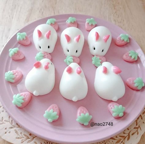 Meringue Bunny, Marshmallow Animals, Homemade Sprinkles Recipe, Bunny Marshmallow, Homemade Marshmallow Recipe, Marshmallow Flowers, Cookie Decorating Icing, Meringue Desserts, Marshmallow Bunny