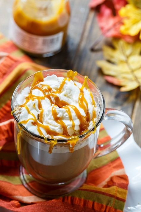 Holiday Coffee Drinks, Salted Caramel Latte, Keurig Coffee Recipes, Caramel Apple Cider, Nespresso Recipes, Easy Coffee Recipes, Apple Cider Caramels, Copycat Starbucks Recipes, Butter Coffee