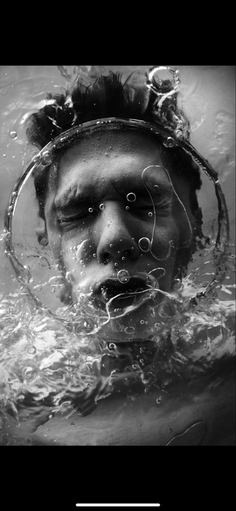 Distortion Photography, Underwater Drawing, Tik Tok Videos Funny, Underwater Portrait, Underwater Painting, Tik Tok Videos, Underwater Art, Water Photography, Face Photography