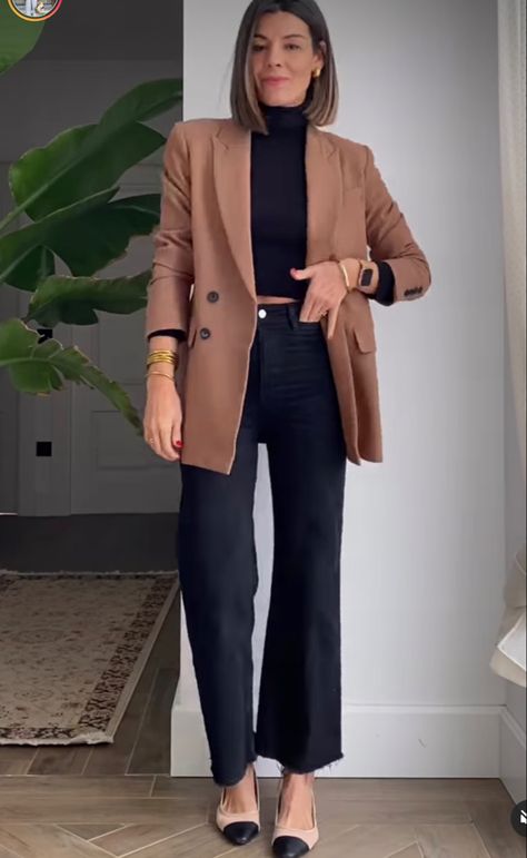 Outfits With Brown Blazers For Women, Black And Brown Business Outfit, Brown Blazer Outfits For Women Work, Gray And Khaki Outfit, Brown Blazer Outfits For Women, Dark Brown Blazer Outfit, Tan Blazer Outfits Women, Korean Formal Outfit, Blazer Outfits For Women Work