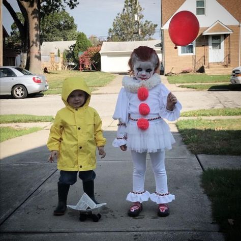 Halloween is around the corner and it's never too early to start thinking about your next kids Halloween costumes! Use this guide to help you create the best fun and educational Halloween costume ideas for your kids this year. #halloween #halloweencostumes #kidshalloweencostumes #trickortreat It Halloween Costume, Scary Kids, Casa Halloween, Pennywise The Dancing Clown, Clever Halloween Costumes, Scary Halloween Costume, Diy Halloween Costumes For Kids, Homemade Halloween Costumes, Diy Halloween Costumes Easy