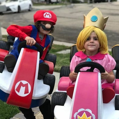 Homemade/cosplay Princess Peach & Mario costumes Cosplay Princess Peach, Homemade Cosplay, Mario Costumes, Mario Costume, Peach Mario, Teen Halloween, Family Costumes, Trunk Or Treat, Mario And Luigi