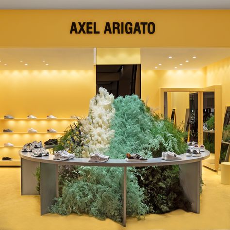 Axel Arigato 在 Twitter: "We are excited to welcome you to our new pop-up store at Selfridges, London. The new retail space is situated on the 1st floor, in the men's designer shoe section. #axelarigato https://t.co/YrLl8GclXo" / Twitter Shoes Pop Up Store, Pop Up Retail Design, Pop Up Store Design Ideas Retail, Retail Pop Up, Popup Store Design, Pop Up Store Design Ideas, Pop Up Store Design, Retail Display Design, Pop Up Retail