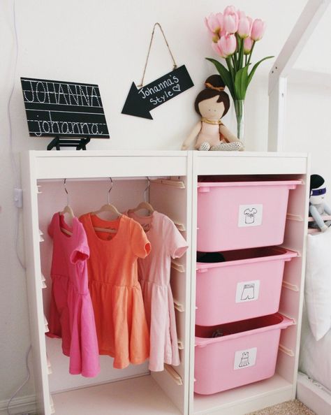 This layout allows your children to partake in the morning routine of getting ready for school without power struggles and disorganization. Organize Wardrobe, Montessori Wardrobe, Diy Organize, Kids Clothes Storage, Dress Up Stations, Toddler Organization, Diy Bedroom Storage, Montessori Bedroom, Ikea Organization