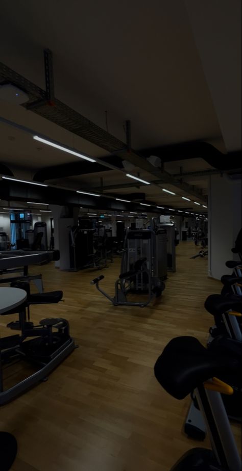 Gym Night Aesthetic, Gym Pictures Aesthetic, Gym At Night, Dark Gym Aesthetic, Small Home Gym Ideas, Gym Aesthetics, Small Home Gym, Gym Wallpaper, Gym Boy