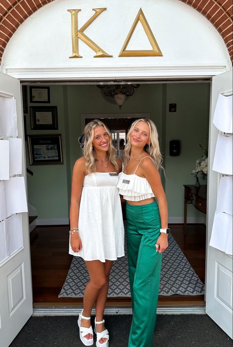 #uga #rush #recruitment #sec #kappadelta #georgia #ugarush #sorority #southern #dawgs #kd Sorority Rush Fits, Soroity Girls Outfit, Southern Sorority Girl Aesthetic, Southern Sorority Style, Kappa Delta Aesthetic, Kappa Delta Recruitment, Sorority Aesthetic, Rush Week Outfits, Sorority Photoshoot