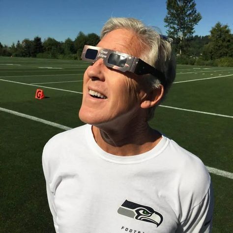 Pete Carroll Bio [2021 Update]: Career, Seahawks, Family & Net Worth John Harbaugh, Sean Mcvay, Pete Carroll, Reggie Bush, Coach Of The Year, Football Coach, Football Match, World Of Sports, Seattle Seahawks