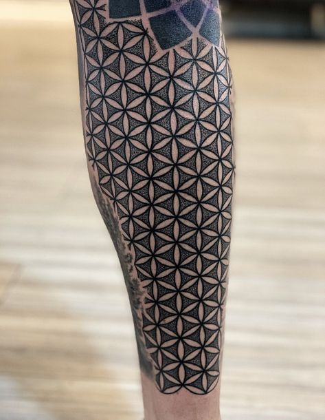 Geometric Tattoo Filler, Geometric Tattoo Stencil, Tato Mandala, Geometric Tattoo Pattern, Flower Of Life Tattoo, Small Wave Tattoo, Tattoo Sleeve Filler, Geometric Mandala Tattoo, Geometric Sleeve Tattoo