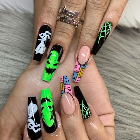 Halloween Nail designs | Fall Nail Designs 2023 | Hallowen Nails Party Nails Oogie Boogie Nails Tutorial, Oggie Boogie Nail Designs, Character Halloween Nails, Ophir Boogie Nails, Scary Movie Nails, Oogie Boogie Nails, Nail Art Designs Halloween, Scary Halloween Nails Design, Movie Nails