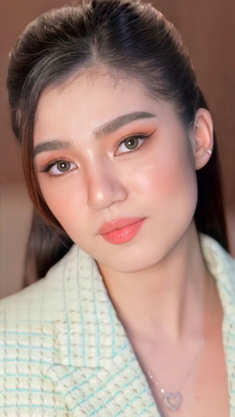 Modern Filipiniana Make Up Look, Cute Simple Makeup Looks For Graduation, Fresh Glam Makeup, Graduation Look Makeup, Filipino Makeup, Grad Makeup, Birthday Makeup Looks, Modern Filipiniana, Soft Eye Makeup