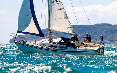 Catalina 27 cruising sailboat: Refusing to follow fashion Westerly Centaur, Two Harbors Catalina, Catalina Plane, Catalina 25 Sailboat, Sunfish Sailboat, Catalina Island Marine Institute, Liveaboard Sailboat, Sailing Holidays, Below Deck