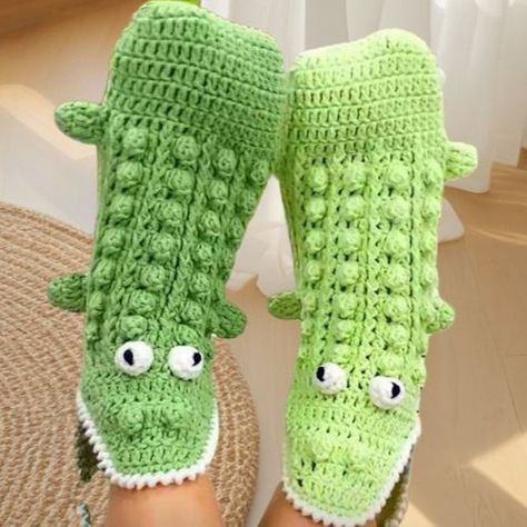 Pattern Release - Crochet Your Own Unique Crocodile Socks #crochetcrocodile #crochetpatterns #crochetanimals #patternrelease #crochetsocks #funnycrochet #crochetgifts Crocodile Socks, Funny Crochet, Crochet Humor, Crochet Socks, Crochet Cowl, Crochet Slippers, Crochet Gifts, Crochet Animals, Crochet Patterns