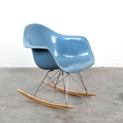 For sale: RAR rocking chair by Charles & Ray Eames for Vitra, 1970s Ray And Charles Eames, Charles Eames Chair, Eames Furniture, Eames Rocking Chair, Eames Design, Charles Ray Eames, Eames House, Mid Century Modern Interior Design, Charles And Ray Eames