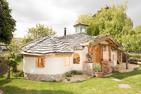 Cob Cottage, Crafting Activities, Fairy House Ideas, Cob Home, Cob Homes, Shed Of The Year, Miniature Decor, Writing Painting, Eco Homes