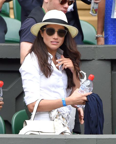 Mykita Priscilla Sunglasses Wimbledon Outfit, Meghan Markle Dress, Estilo Meghan Markle, Princ Harry, Meghan Markle Outfits, Wimbledon Fashion, Princess Meghan, Prins Harry, Prince Harry And Megan