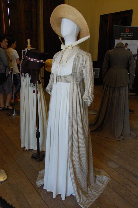 Sense and Sensibility 1995, worn by Emma Thompson Elinor Dashwood, Jane Austen Costume, English Country Houses, Jane Austen Dress, Regency Gown, Regency Era Fashion, Sense And Sensibility, Hollywood Costume, Regency Dress