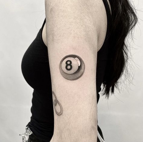 Small Chrome Tattoo, Metalic Tatoos, Microneedle Tattoo, Chrome Tattoo Designs, Eight Ball Tattoo, Tattoo Ideas Vintage, Shiny Tattoo, Chrome Tattoo, 8 Ball Tattoo