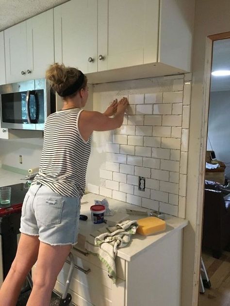 subway tile backsplash step by step tutorial part one, how to, kitchen backsplash, kitchen design Backsplash In Kitchen, Casa Disney, Tile Steps, Herringbone Backsplash, Kitchen Stand, Subway Tile Backsplash, Kitchen Decorating, Kitchen Tile, Old Kitchen