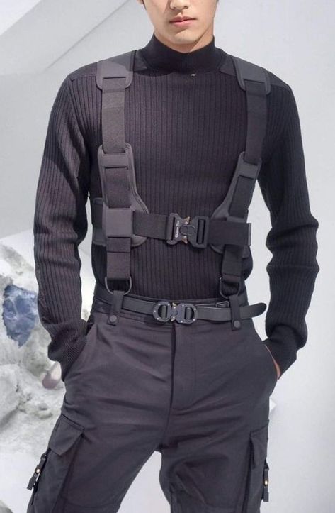 Mens Cyberpunk Outfits, Combat Outfits Men, Tech Wear Fashion Men, Assassin Outfits Men, Models Men Fashion, Men Combat Outfit, Combat Wear Men, Combat Fashion Mens, Mercenary Outfit Men